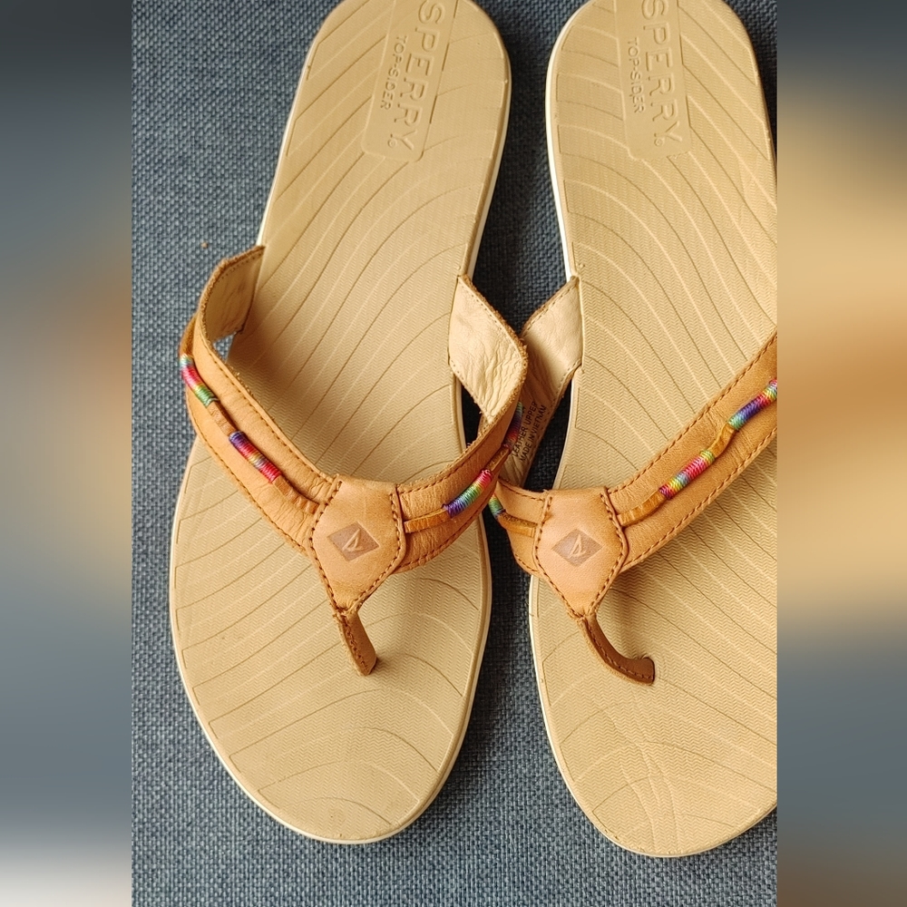 Sperry Tan Leather Flip Flop Sandals with Rainbow Accent